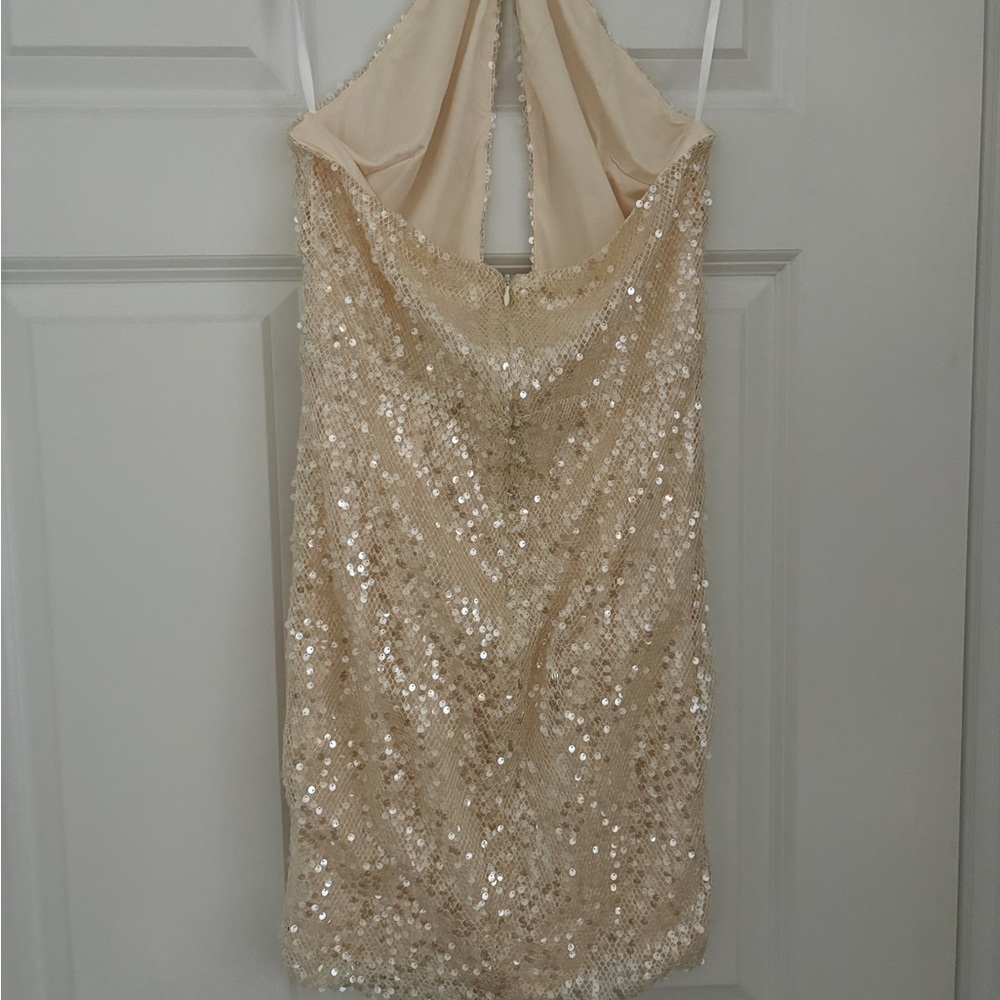 Revolve - Picture 3 of 6